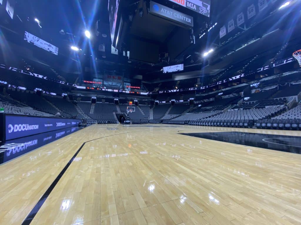 Photo_of_spurs_basketball_court
